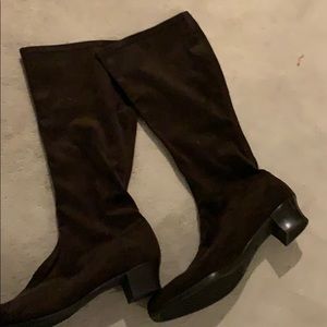 Munro ladies size 14m